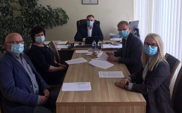 Panevėžio miesto savivaldybės administracijos direktorius Tomas Jukna ir AB „Telia Lietuva“ atstovai