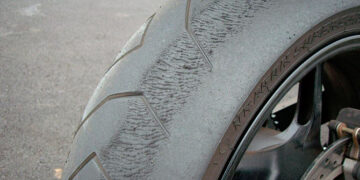 Kada metas keisti motociklo padangas?