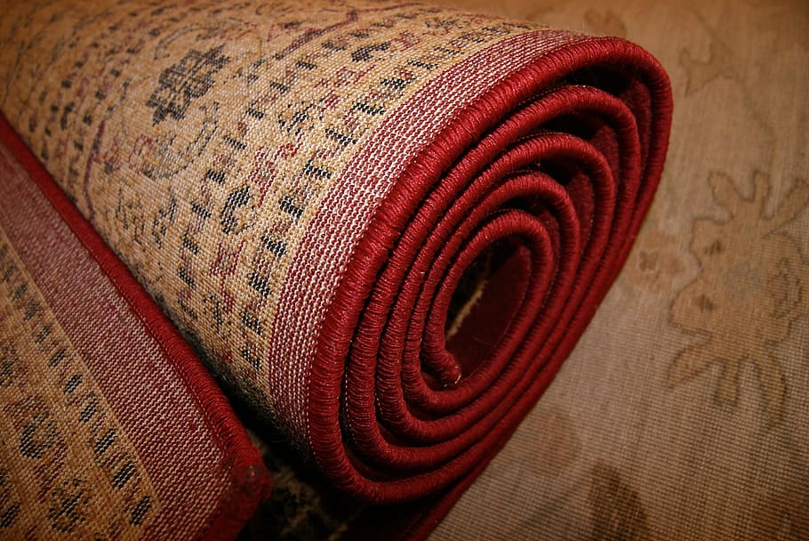 Kokiame interjere gražiai atrodytų raudonas kilimas?