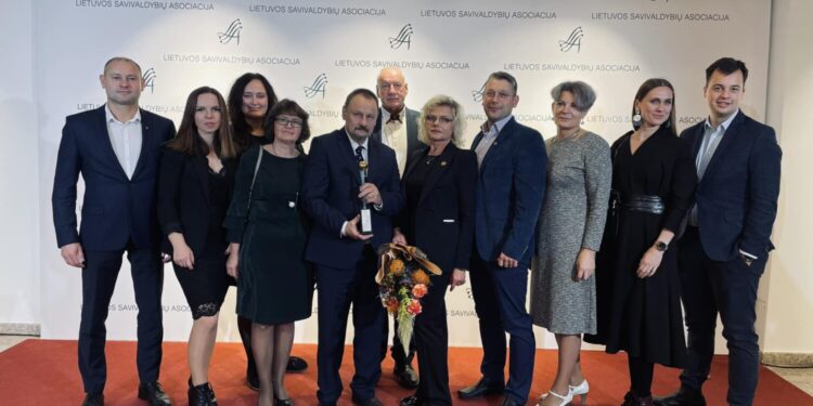 Anykščių savivaldybė gavo Auksinės krivūlės apdovanojimą