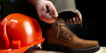 Į ką reikėtų atsižvelgti renkantis batus darbui?