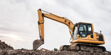 Kokie yra privalumai renkantis ekskavatoriaus nuomos paslaugą?