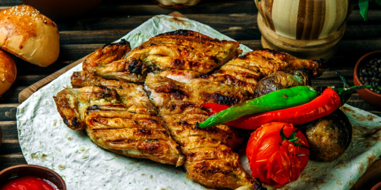 Grilinta marinuota vištiena / freepik