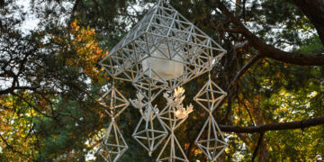 Seniausias Panevėžio parkas – Skaistakalnis – puošiasi šviečiančiais sodais