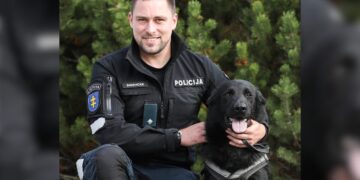 Jokie grybai ir uogos neverti rizikos praleisti žvarbią naktį tamsiame miške (video)