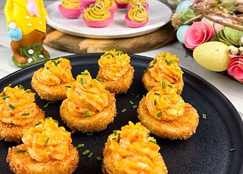 Velykų stalo žvaigždė be didelių išlaidų: „Virtuvė N“ tinklaraštininkė dalijasi 2 įdarytų kiaušinių idėjomis