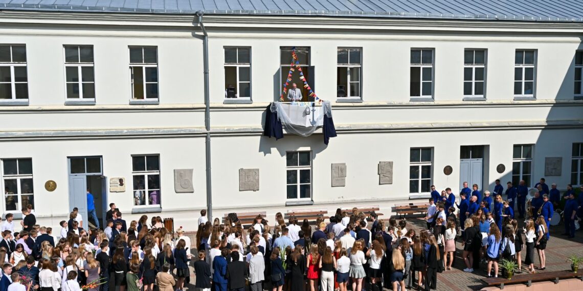 Su Mokslo ir žinių diena pasveikinti Panevėžio moksleiviai