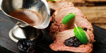 Tokia įdaryta kiaulienos nugarinė papuoš ir praturtins savaitgalio pietų stalą