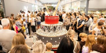 Panevėžyje triukšmingai atidarytas naujas prekybos ir laisvalaikio centras