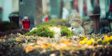 Artėjant mirusiųjų atminimo dienoms, priminimas – puošia saikingumas