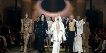 „Pragiedruliuose“ bus pristatoma dizainerės Marijos Petraitytės kostiumų paroda