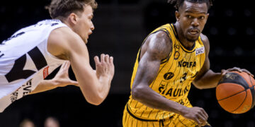 Citadele KMT mače šiauliečiai galingu ketvirtuoju kėliniu pranoko Utenos ekipą