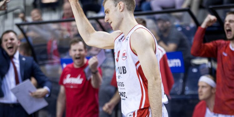 Nerezultatyvi dvikova sostinėje baigėsi uteniškių pergale