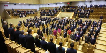 Parlamente prisiekia XIV Seimo nariai