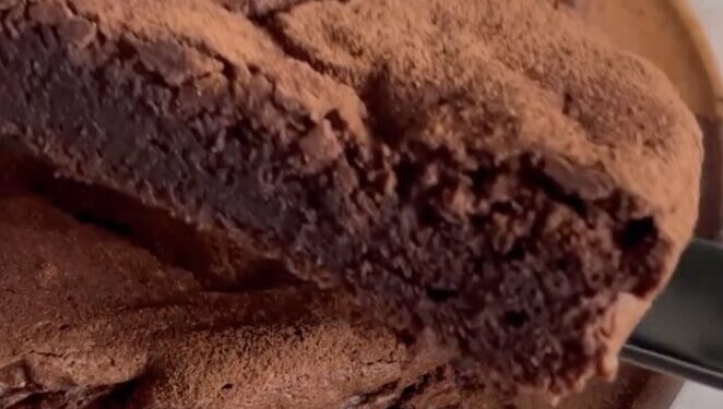 Bemiltis šokoladinis pyragas