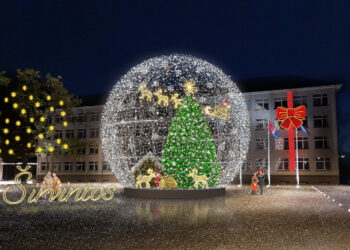 Širvintų Kalėdų eglė šiemet sužibės magiškame „sniego rutulyje“