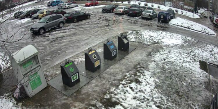 Švenčionyse įrengtos vaizdo stebėjimo kameros prie atliekų konteinerių