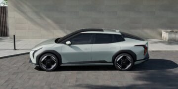 Prieš pasaulinę premjerą atskleista „Kia EV4“ išorė primenanti „Teslą“