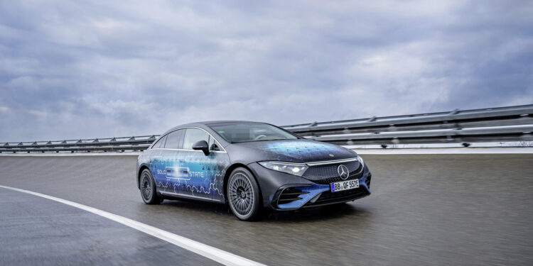 „Mercedes-Benz“ su kietojo būvio baterijomis