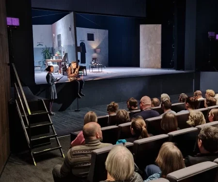 Spektaklyje „Jona“ svečiavosi Lietuvos aklųjų ir silpnaregių sąjungos nariai