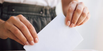 Pirmąją balsavimo i&scaron; anksto dieną merą aktyviau rinko joni&scaron;kiečiai nei panevėžiečiai