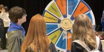 Aukštaitiškos tarmės laimės ratas Vilniaus knygų mugėje