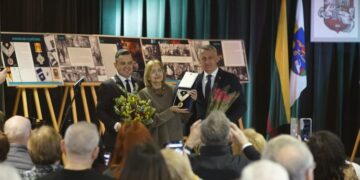 Kazio Morkūno artimiesiems įteiktos Kaišiadorių rajono savivaldybės garbės piliečio regalijos