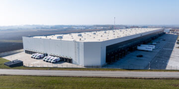 „Venipak“ atidarė didžiausią logistikos terminalą Kaune