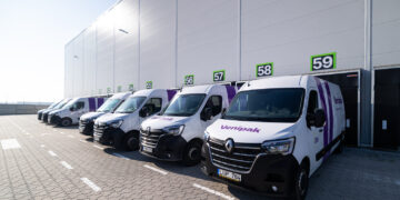 Atidariusi didžiausią logistikos terminalą Kaune, „Venipak“ ieško darbuotojų: žada nemokamai vežti į darbą