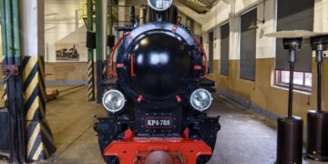 Lietuvoje atkurtas senovinis siaurojo geležinkelio garvežys