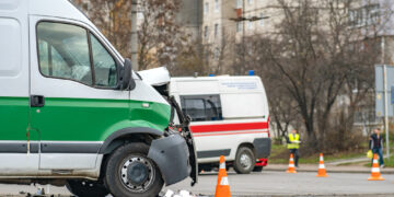 Skaudi avarija: Panevėžyje sužaloti 8 mikroautobuso keleiviai