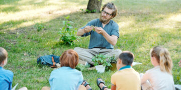 Nuo „kalbančios istorijos“ iki langinių dirbtuvių: Rokiškio rajonas skiria 10 000 eurų dešimčiai NVO projektų