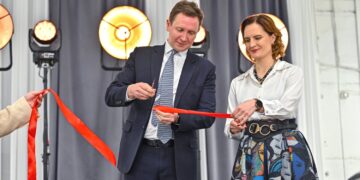 Panevėžyje atidarytas modernus automobilių centras: naujos darbo vietos ir investicijos stiprina miesto ekonomiką