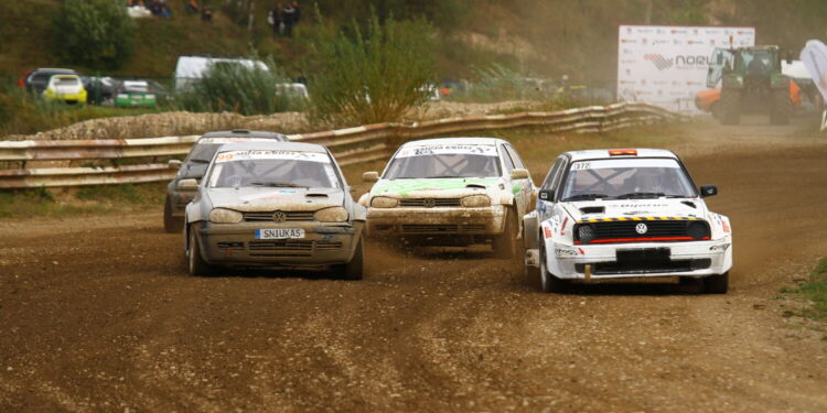 Autokrosas Pavilkijo trasoje