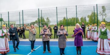 Skaistgiryje atidarytas atnaujintas gimnazijos sporto aikštynas