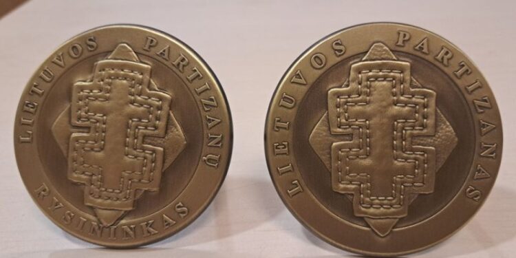 PATVIRTINTOS PARTIZANŲ KAPŲ ŽYMĖJIMO ATMINIMO ŽENKLAIS „LIETUVOS PARTIZANAS“ IR „LIETUVOS...