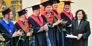 Panevėžys sveikina naują kvalifikuotų specialistų kartą – diplomai įteikti KTU absolventams