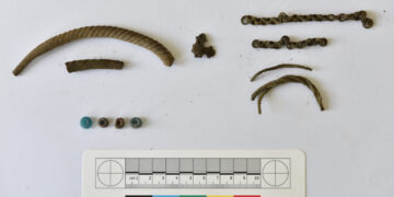 Mokslininkai tyrinėja XII–XIV amžiaus degintinį kapinyną