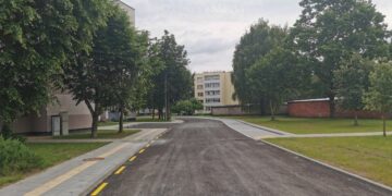 Ignalinoje tapo patogiau: sutvarkytas kelias ir parkavimo aikštelės