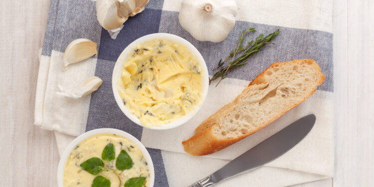 Česnakinis sviestas / freepik