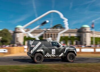 Defender Dakar D7X-R debiutas Gudvude