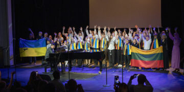 Svečiai iš Charkivo dainomis išreiškė padėką Kaunui