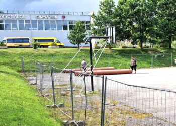 Prasidėjo Baisogalos gimnazijos sporto aikštyno statybos