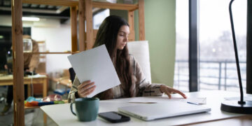 Jaučiate nemalonius simptomus? Gali būti, kad dėl to kaltas sėdimas darbas