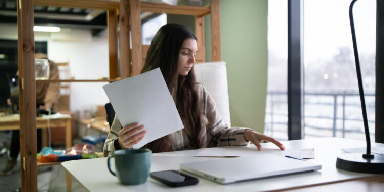 Sėdimas darbas / freepik