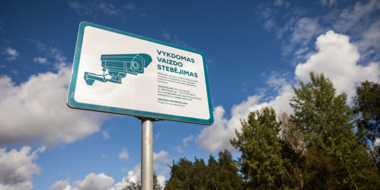 Magistraliniuose keliuose – nauji stendai: informuoja, ką svarbiausia dėl to žinoti vairuotojams