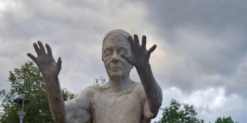 menininkui Mykolui Saukai priklausančią skulptūra „Liudytoja“