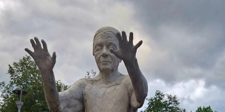 menininkui Mykolui Saukai priklausančią skulptūra „Liudytoja“