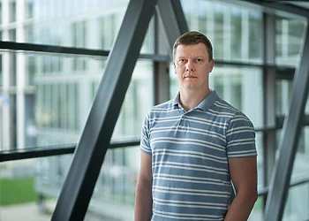 Programuotojų era baigėsi, dabar reikalingi DI specialistai, atlyginimai siekia iki 10 tūkst. Eur