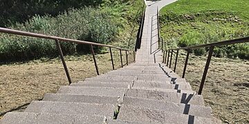 Pasirašyta rangos dabų sutartis dėl Biržų piliakalnio laiptų kapitalinio remonto